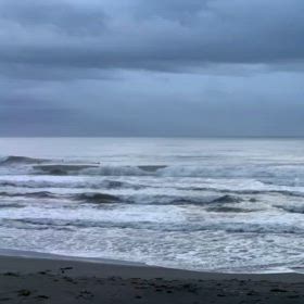 10月19日千葉北、東浪見の朝の波の画像
