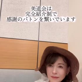 美人2人にインタビューの画像