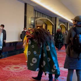 獅子舞と毎年恒例の苛立ちの画像