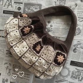 モチーフ編みのグラニーバッグの画像