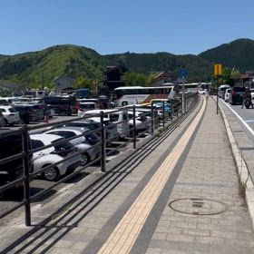 河口湖は多くの観光客で賑わっていました(^_^)の画像