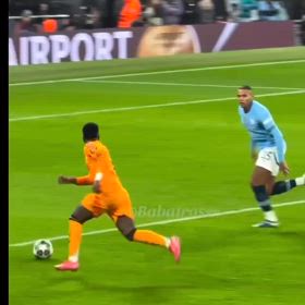 ”ボールの持ち方、ボールの置き場所が悪いと…”逆に、ボールの持ち方が良いと…の画像