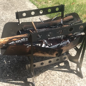 昼間の焚き火とBBQとビールの画像