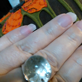 ピンクファイアークオーツは天然のスノーボールの画像