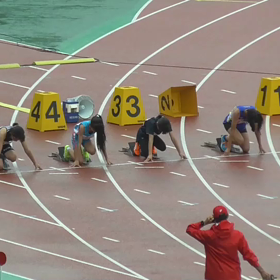 ６年女子100m予選(吉野さん)の画像