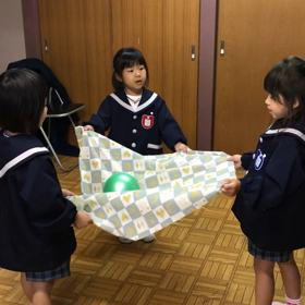 可笑しな『どんぐりころころ』の画像