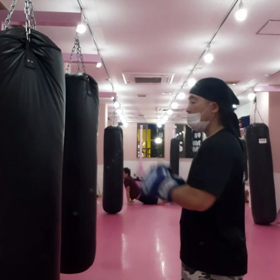 フック、肘、バトルロープの画像