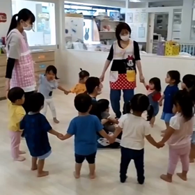 触れ合い遊びの画像