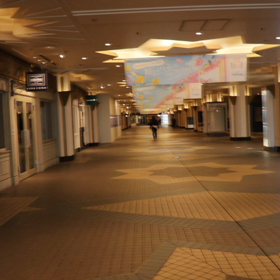 閑散としたイクスピアリ(´・ω・`)の画像