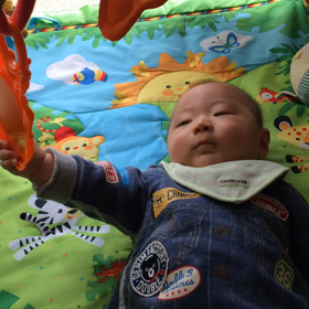 生後5ヶ月 自分大好き&一人で遊ぶの画像