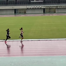 ６年女子1000m１組目③の画像
