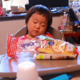 ＊食べながら寝ちゃうしのちゃん＊の画像