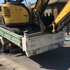 建設機械の回送の画像