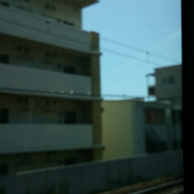 明石へ仕事に行く途中、車中から明石海峡大橋を撮影してみました。でも、運悪く電車が～～～。残念でしの画像