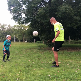 パパとリフティング！の画像