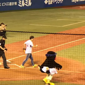 樅野太紀始球式の画像