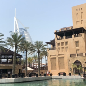 リゾート内を船で移動の動画の画像