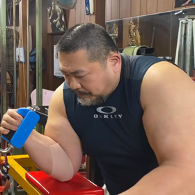 新しい器具でトレーニングの画像