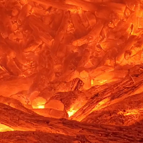 備長炭の炎の画像