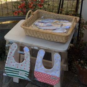 テラスで小さなバザーの画像