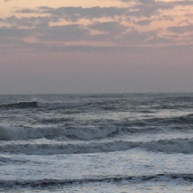 10月25日千葉北、東浪見の朝の波の画像