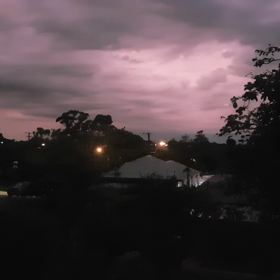 雷のうしろ姿の画像