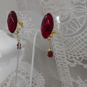 レッドアンバー イヤリングひらひらの画像