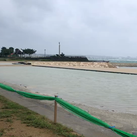 北谷サンセットビーチの現状と台風の画像