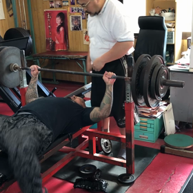 肩を痛めながらもの画像