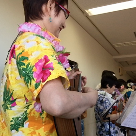 ウクレレでジャン！ジャン！と、弾きまくり〜♪の画像