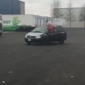 窓が入り口の画像