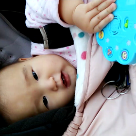 落とす遊び(9m9d)の画像