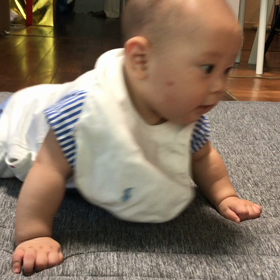 ハイハイできるかなー？の画像