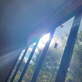 ネガティブからの太陽の光の画像