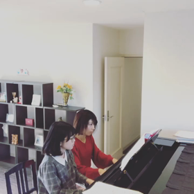 卒業生とイベント企画中の画像