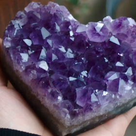 ♡希少品♡ハート型アメジスト　0.7キロ ♡希少品♡ハート型アメジスト 0.7キロ 夢や愛のかたまり