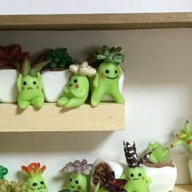 粘土で多肉ちゃんずの画像