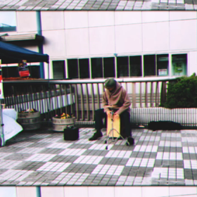 カホンは中山拓人さん@川西駅前ピクニックマルシェの画像