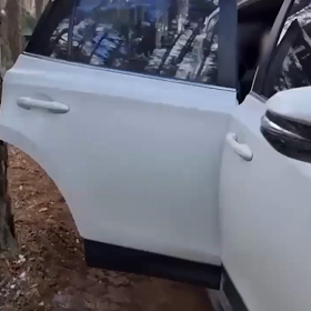 4/1: ❗ウクライナ軍は母と娘と一緒に車に発砲しました。  10代の若者が負傷の画像