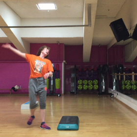 とんでもないステップクラスに参加しちゃったの画像