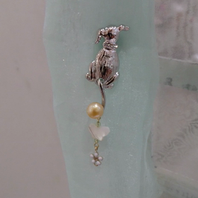 ワンちゃんブローチの画像