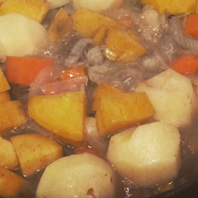 牛スジカレー仕込んでます♪の画像