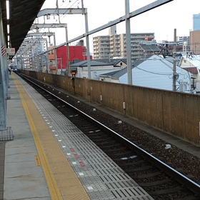 さらに岸里玉出駅で通過列車の動画2つ撮りました。まずは難波に向かう特急サザンです。#南海電鉄 #の画像