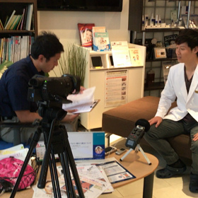 取材風景の画像