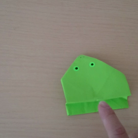 折り紙カエルの宙返り⁉の画像