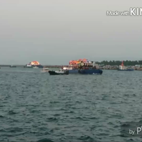 2016年青森ねぶた最終日、海上運行に同乗し花火の画像