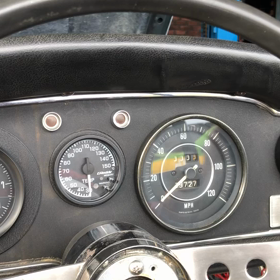 ダットサンフェアレディエンジン始動の画像