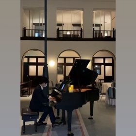 ドクターが奏でるピアノの画像