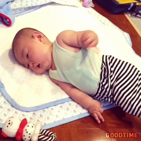 寝返り 3ヶ月の画像