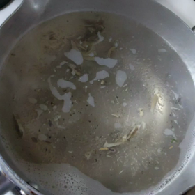 毎朝のルーティーンで一番最初にする事は煮干しの出汁を取る事！！の画像